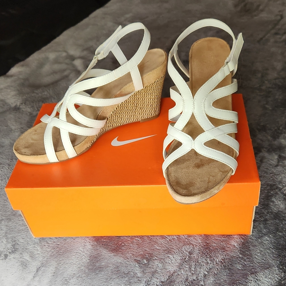 Aerosole Wedges